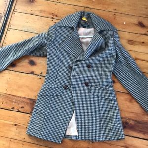 Like new, lined tweed blazer